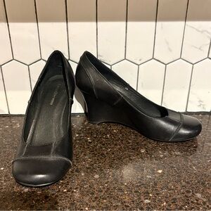 Ferra Giacomo Black Leather wedge heels Shoes, size 8, fits more like size 7